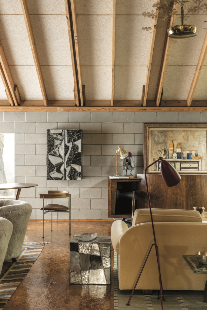 John Zemanek, published January 2017. Photographed by Max Burkhalter. In late architect John Zemanek’s Gaea II masterpiece, a shoji screen formed from Fiberglas filters soft light throughout the library. Wharton Esherick desk. Poul Kjaerholm chair. Paul Evans Argente hanging cabinet.