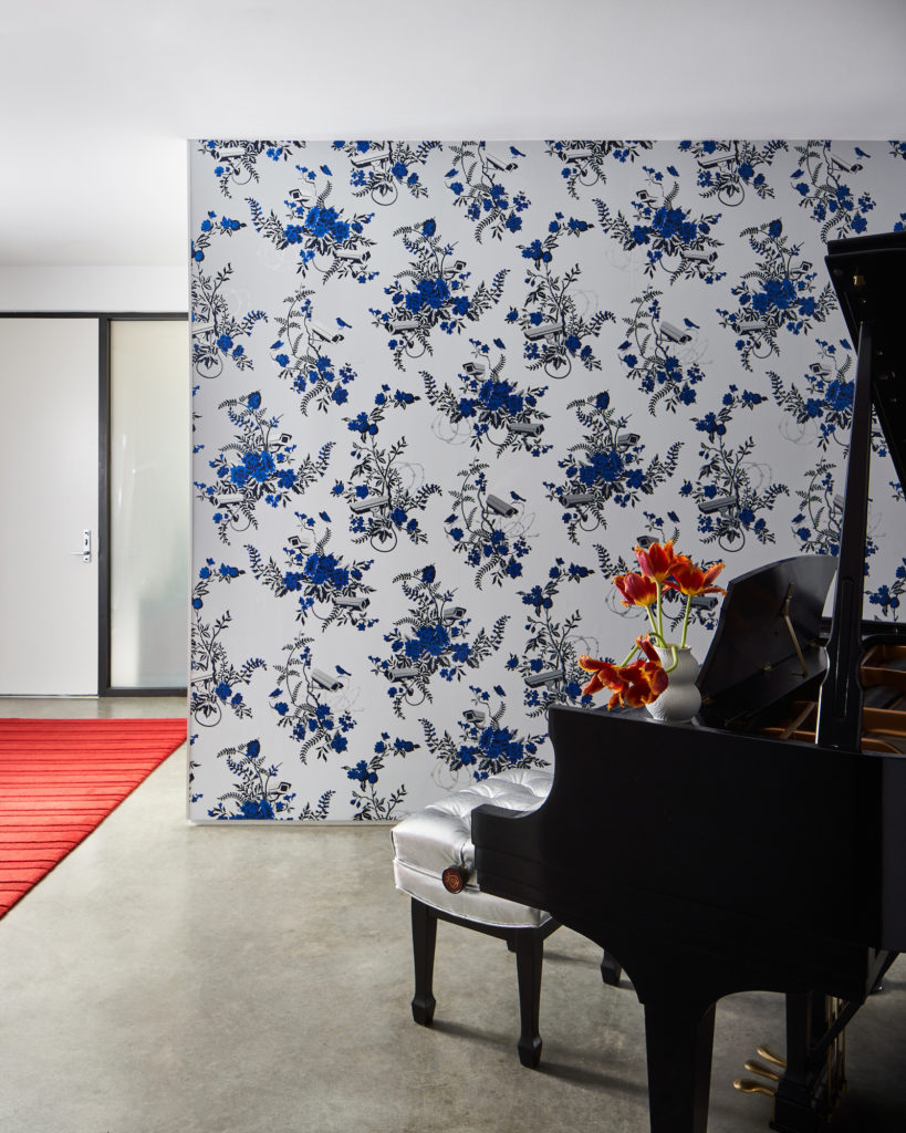 Wallpaper by Flavor Paper. Stool is upholstered in shagreen-embossed platinum leather by Garrett Leather from EC Dicken. (Photo by Stephen Karlisch)