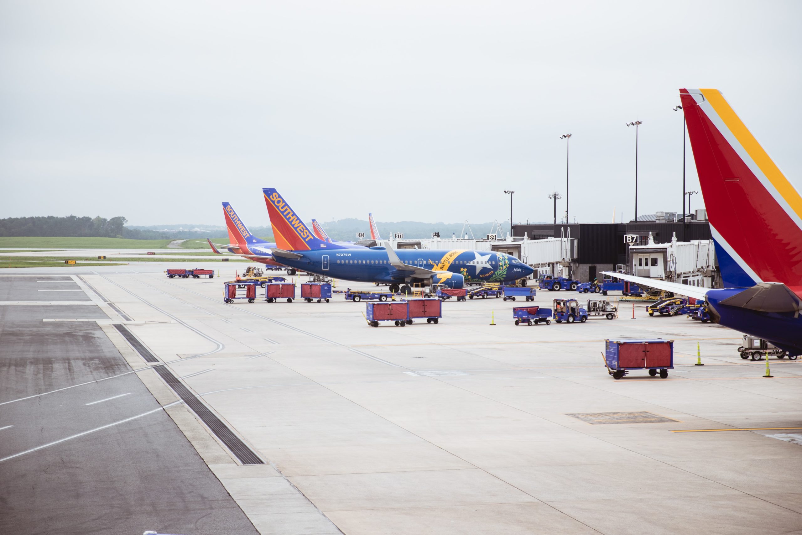 southwest flight during a pandemic karl-magnuson-bSJuLUZLUm4-unsplash