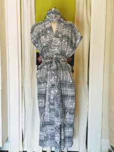 Kimono short-sleeve black-and-white reimagined print sleeveless yukata with matching mask and belt