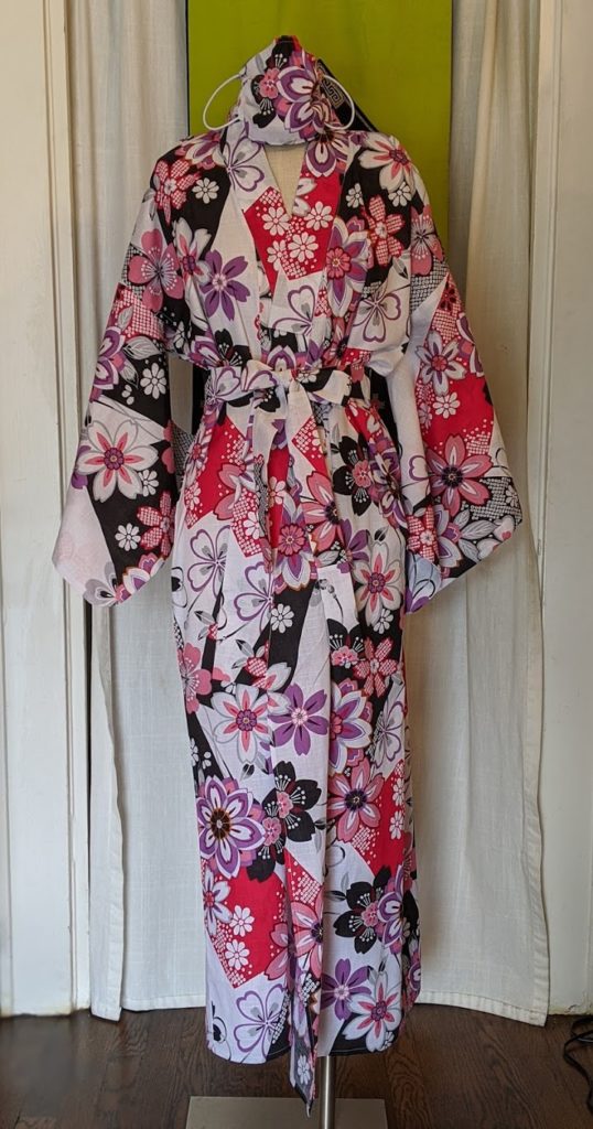 Summer floral kimono and mask from Kimono Zulu — perfect for a stylish woman on-the-go
