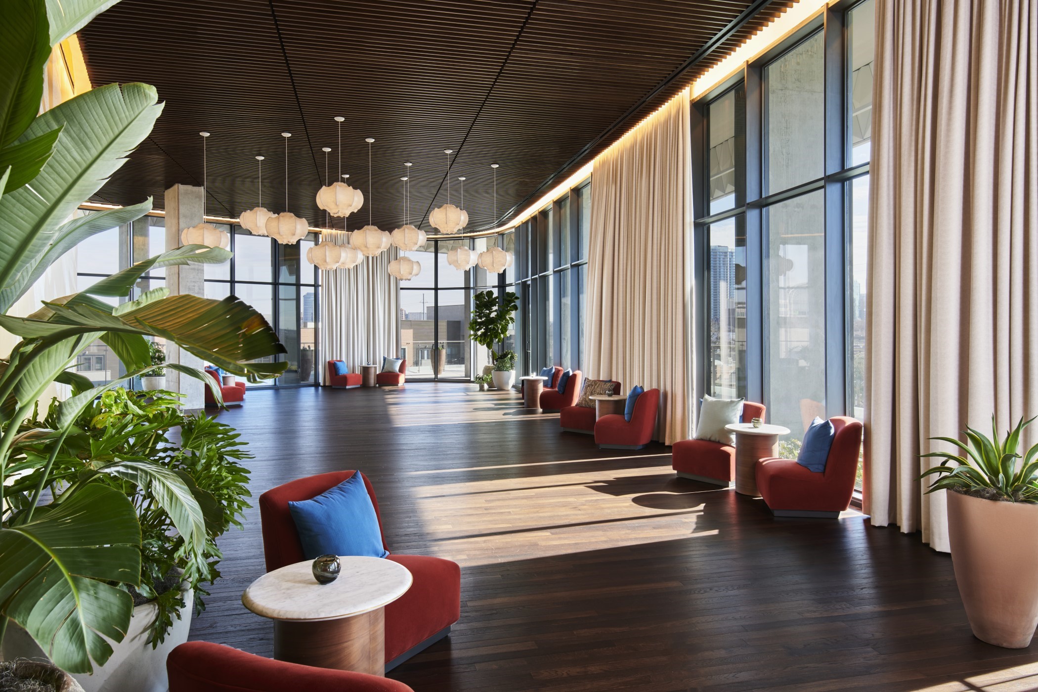 The Manor meeting room’s edgy, earthy glamour comes from handcrafted gold wallcoverings by Calico, a sea of Flos Viscontea light fixtures, and wood floors and ceiling.