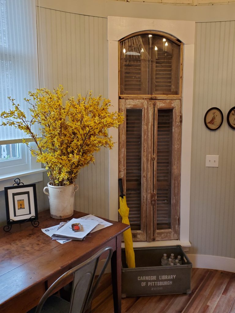 General contractor Judy Kurtz added a decorative corner within the silo. (Photo by Shafik I. Rifaat)