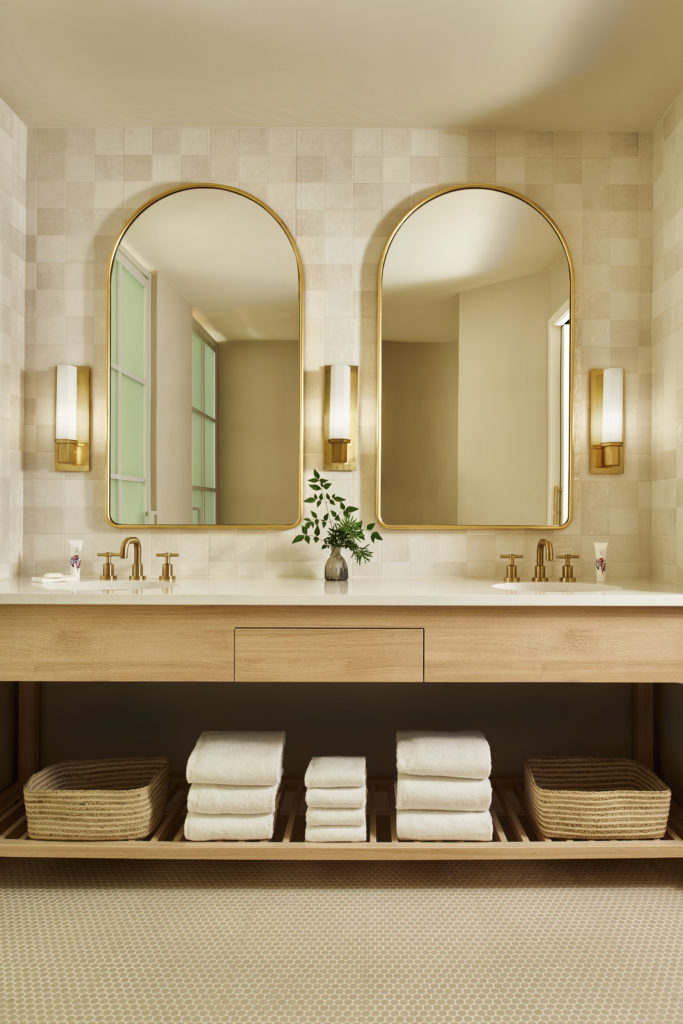 Deluxe Chamber suite bath room.  