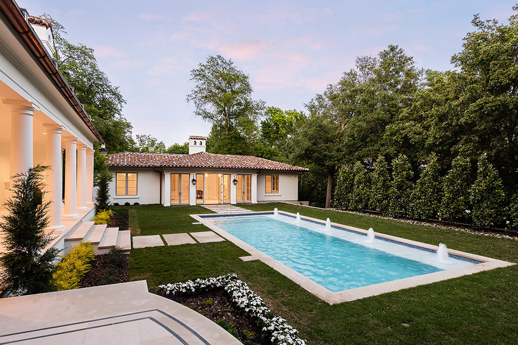 The pool offers a private oasis during a hot Dallas summer. (Photo by Stephen Reed)