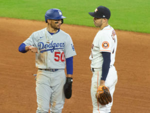 Los Angeles Dodgers Mookie Betts talks with Carlos Correa in the 7th inning after tempers flared up.