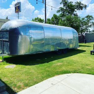 Berry St. Icehouse – dessert trailer Airstream