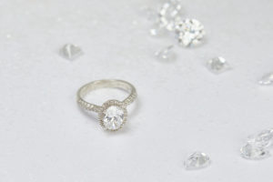 Clean Origin – Oval settings add sophistication and elegance.