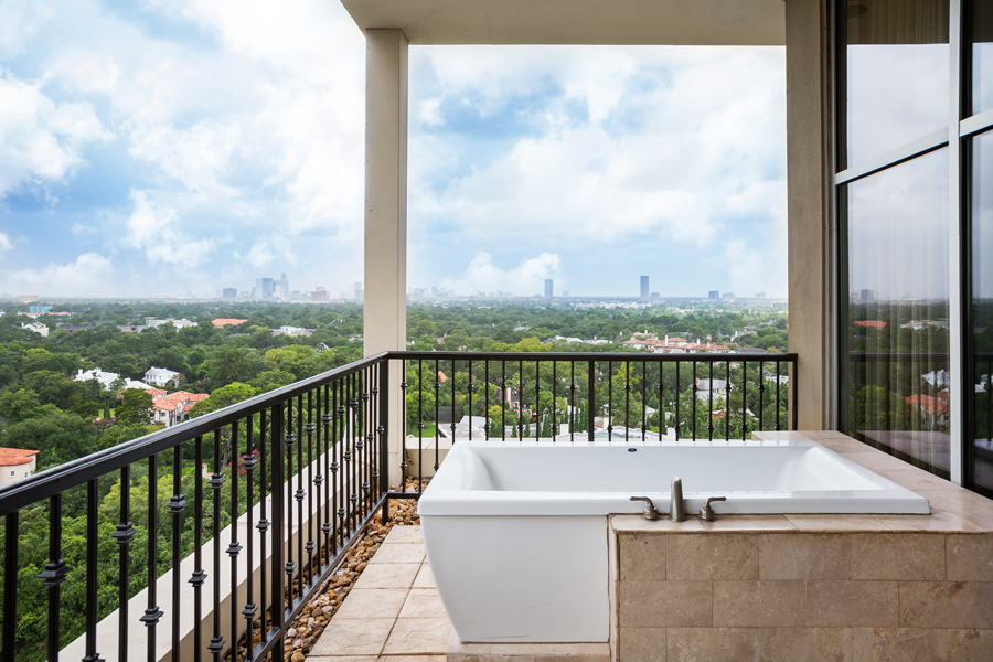 The soaking pool on the terrace of Hotel ZaZa Houston's Black Label Suite (Hotel ZaZa photo)