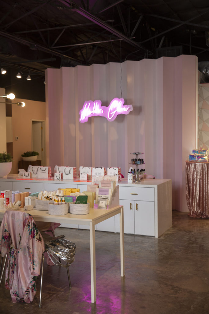 The Self Service Glow Bar at Switch2Pure is the best way to get the best of the wellness experience in under 25$. 