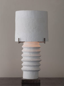 RIBBED TABLE LAMP ON