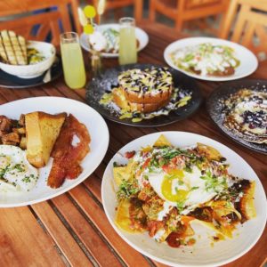 Wishbone & Flynt – Sunday brunch will be similar at Berry St. Ice House