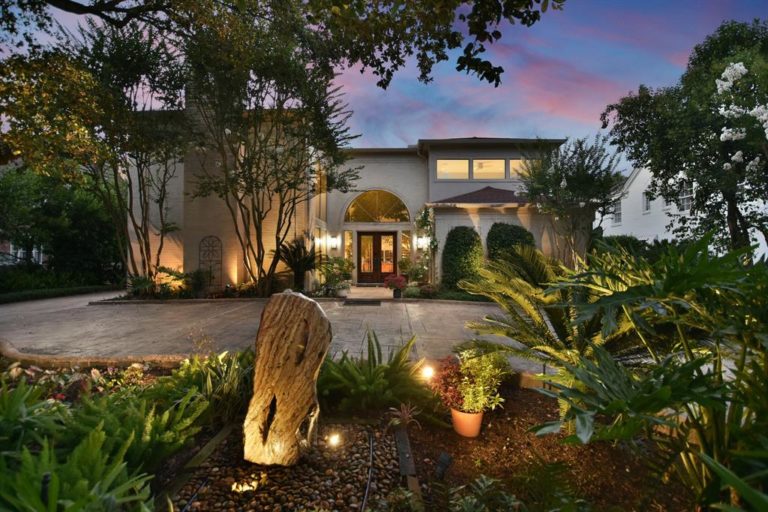 River Oaks House With Midcentury Modern Cred and a Lavish History Hits