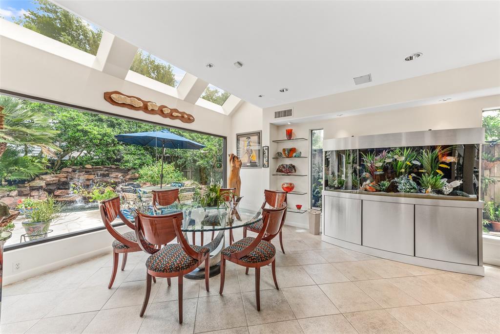 The breakfast room overlooks the pool and fountain feature and is overlooked by an aquarium.