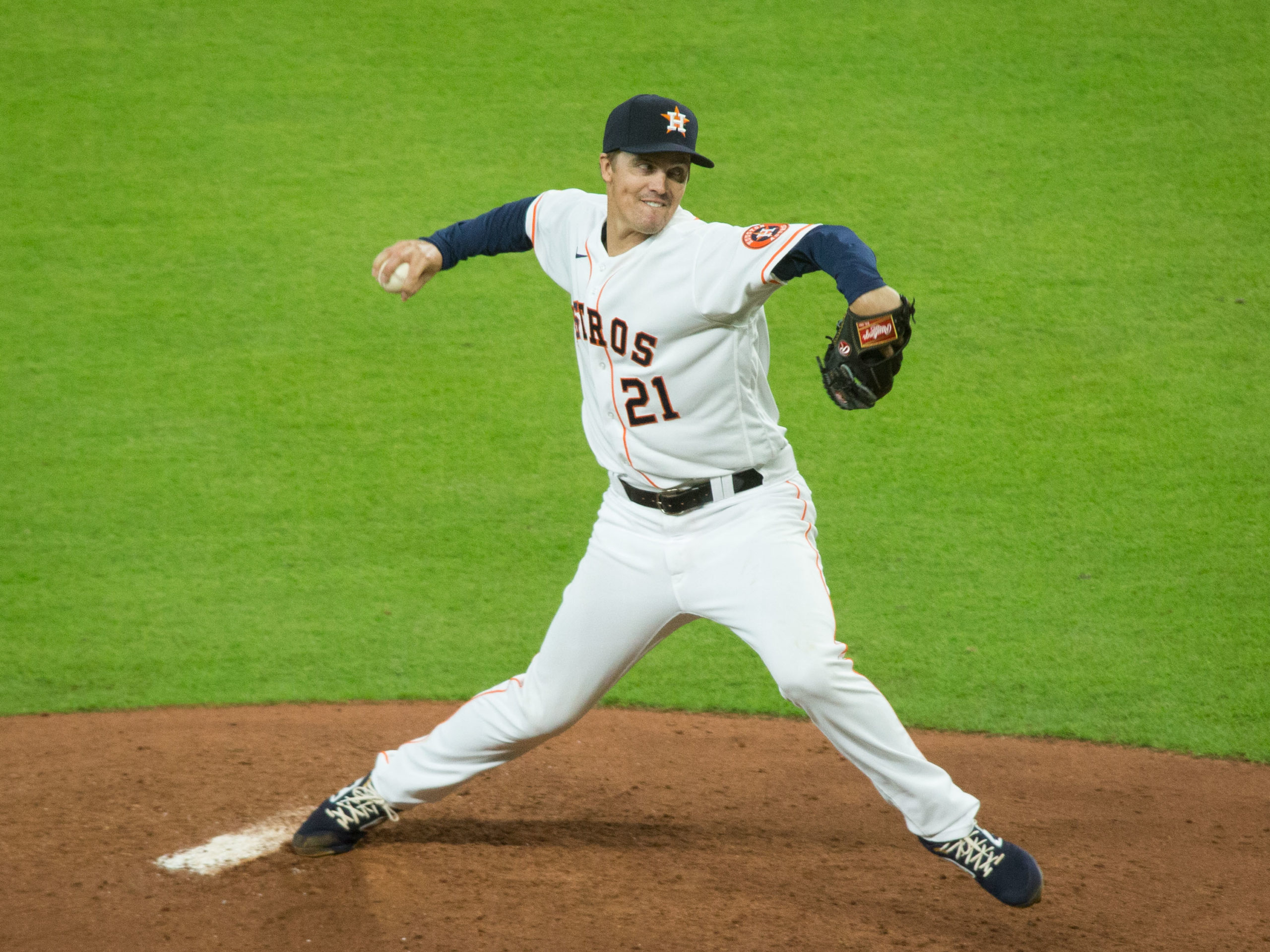 zack greinke sitting behind mound