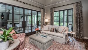 Kincaid – den with a view to the covered loggia