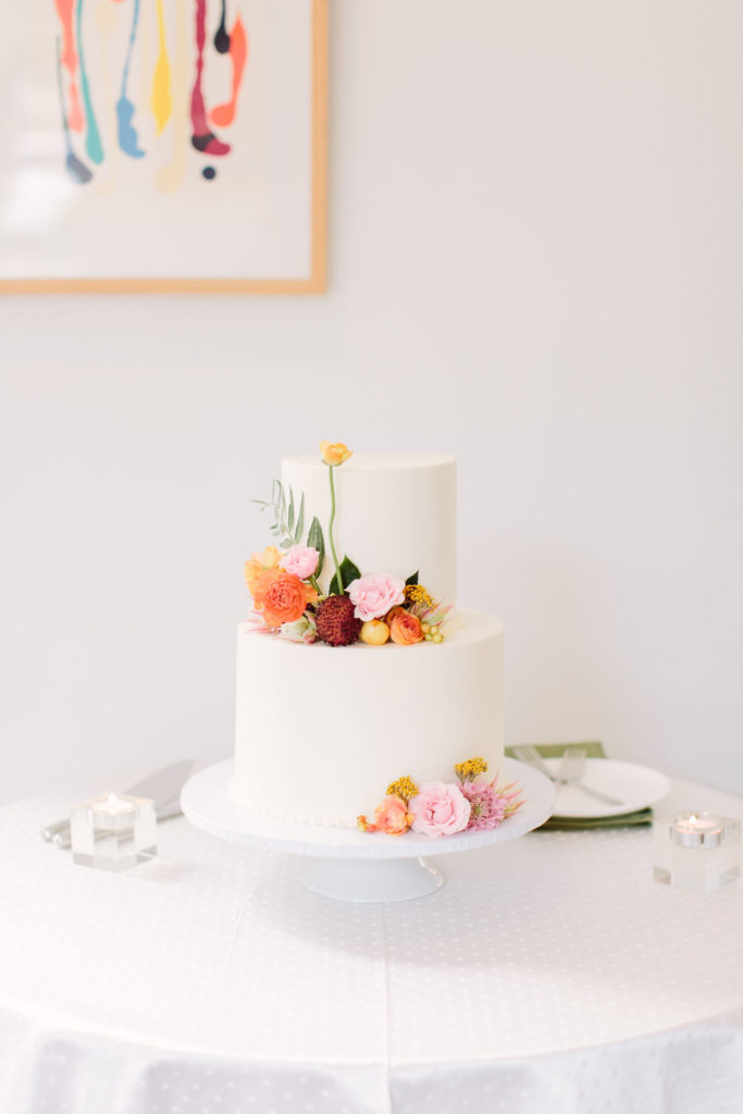 Common Bond crafted the minimalist cake. (Photo by Mustard Seed Photography)