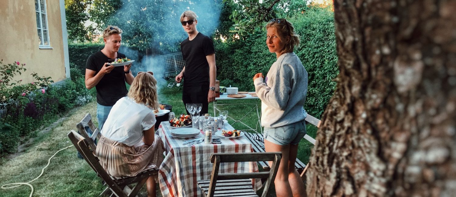 pandemic party planning etiquette johanna-dahlberg-knj8UALdJ7M-unsplash