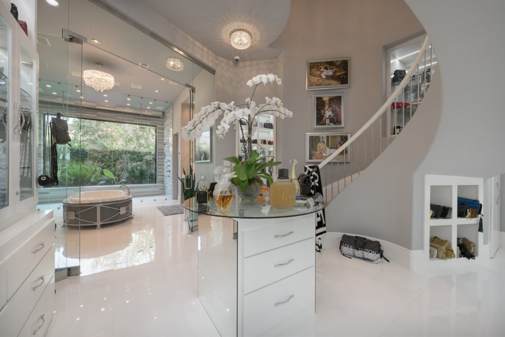 The 3,000-square-foot closet that stills has much of the country agog.