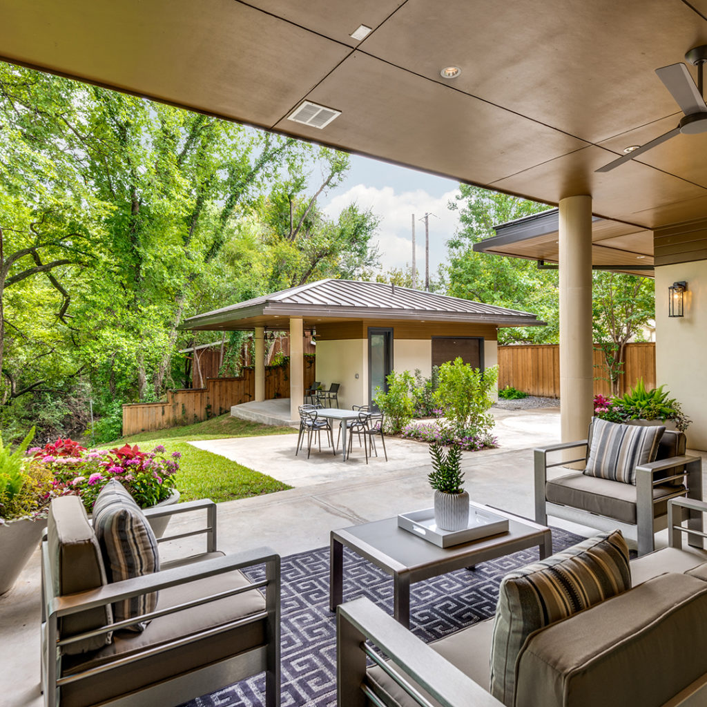 Strait Lane Residence // DGA - Douglas Guiling Architect (photo by shoot2sell)