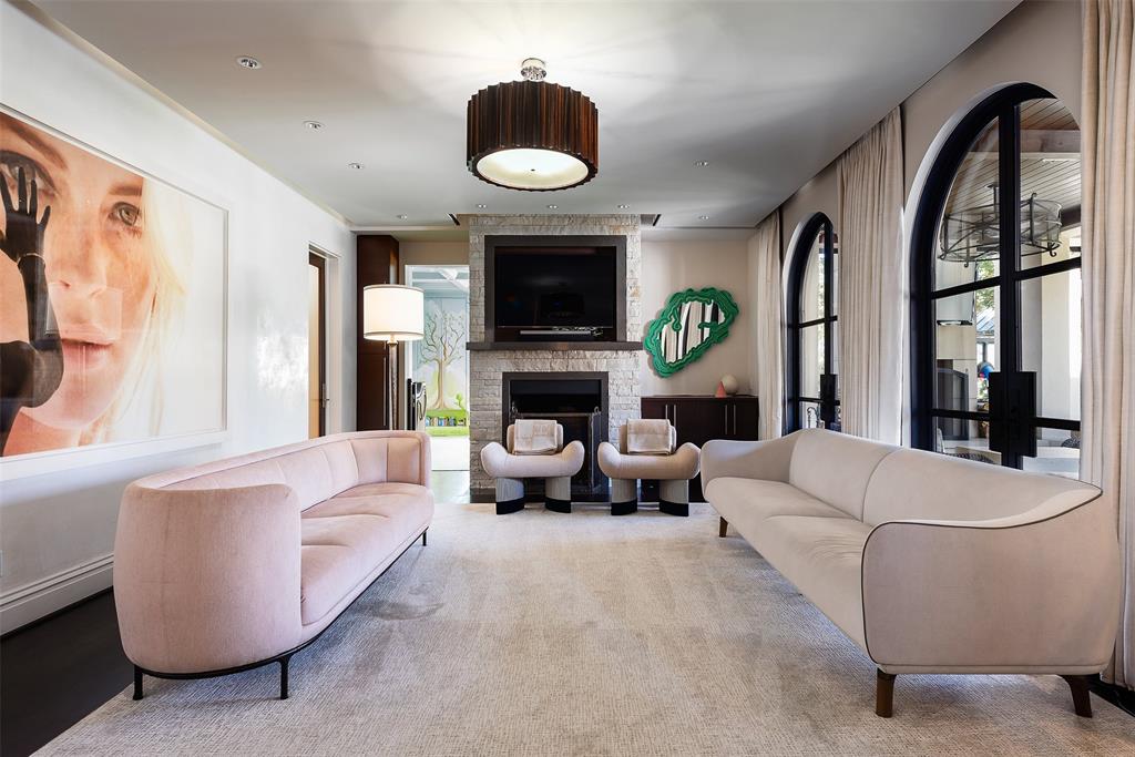 Can you spot the celebrity? (Photo by Alex Perry, Allie Beth Allman & Assoc.)