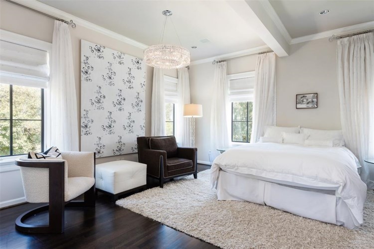 A bright bedroom in the Volk Estates home. (Photo by Alex Perry, Allie Beth Allman & Assoc.)