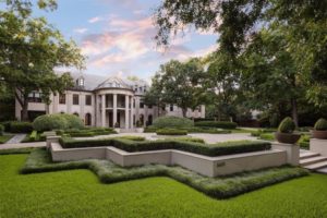 14391945-33-alt (Photo by Alex Perry , Allie Beth Allman & Assoc.)