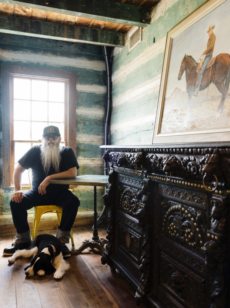 Lee Ellis and Elvira at the Ellis Motel. (Photo Jack Thompson)