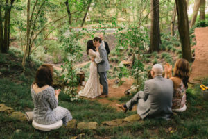 Planned With arranged a micro wedding in a gorgeous backyard setting. (Photo by Marco Wang Photography.)