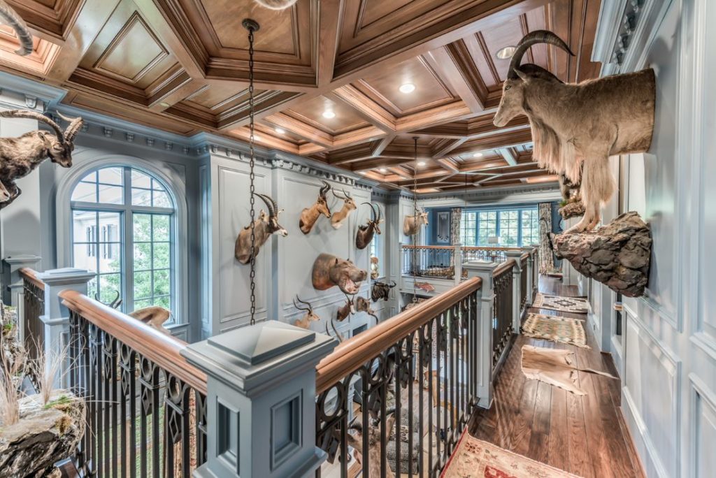 Zarr cooled the walls with blue paint and kept the stunning coffered mahogany ceiling.