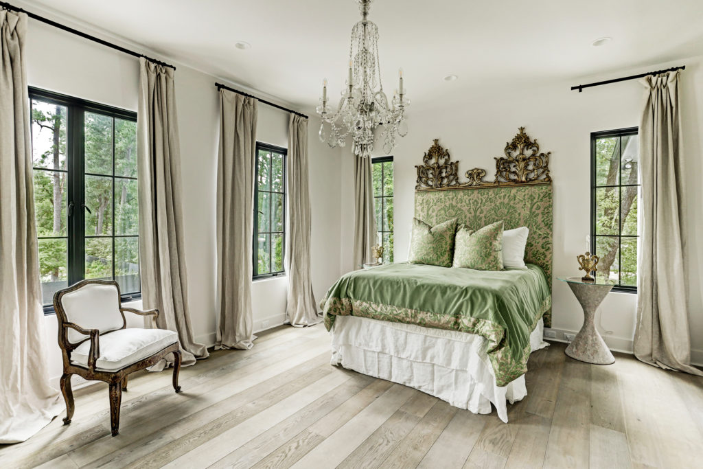 Francophiles will be inspired by this bedroom in a private home. 