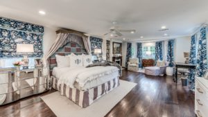 Green Tree – Master bedroom with spacious sitting area