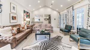 Green Tree – den opens to the kitchen