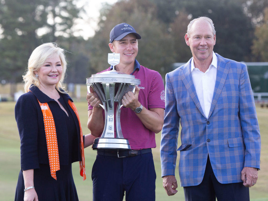 Whitney Crane, Carlos Ortiz and Jim Crane enjoy a trophy moment at the Houston Open. (Photo by F. Carter Smith)