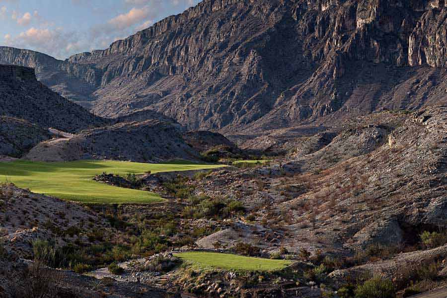 Black Jack’s Crossing golf course in Lajitas is a luxe ‘private’ flight away thanks to a special golf package offered by JSX Air.