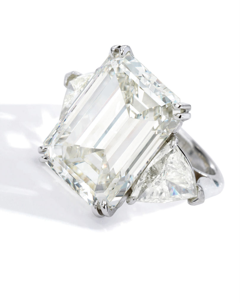 <b>Diamond Ring</b>
Centering an emerald-cut diamond weighing 21.26 carats, flanked by two triangle-shaped diamonds
Estimate $250/350,00
