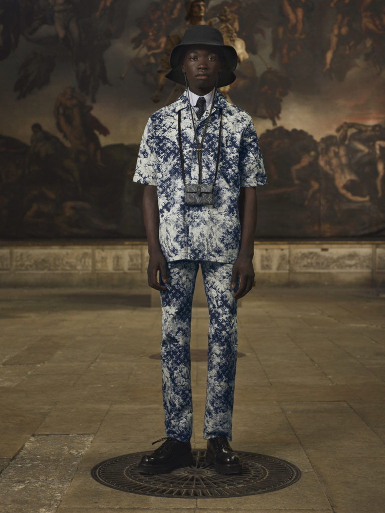 This Louis Vuitton 2021 Collection continues Vuitton’s efforts towards upcycling through the use of recycled materials.