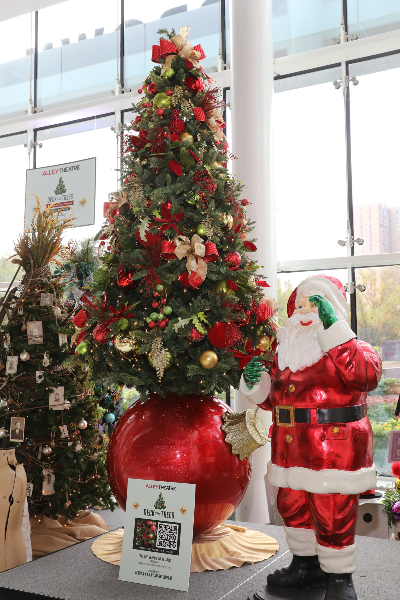 Houston's Most Fabulously Decorated Christmas Trees Turn the R