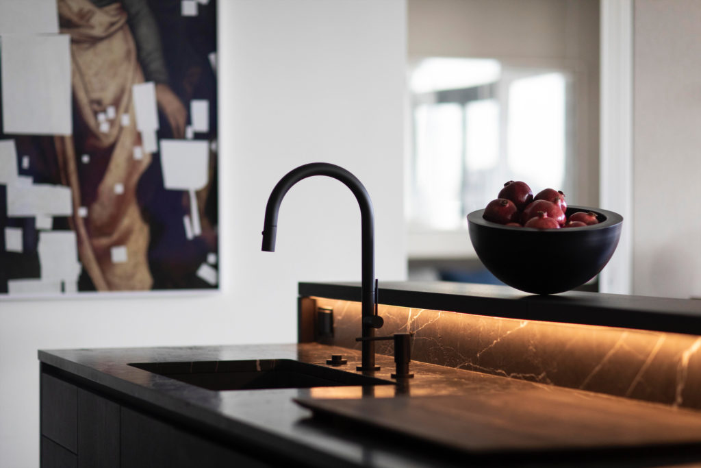 Custom Poliform kitchen from Scott + Cooner. John Pawson bronze bowl. Barstools by BassamFellows. (Photo by Robert Yu)