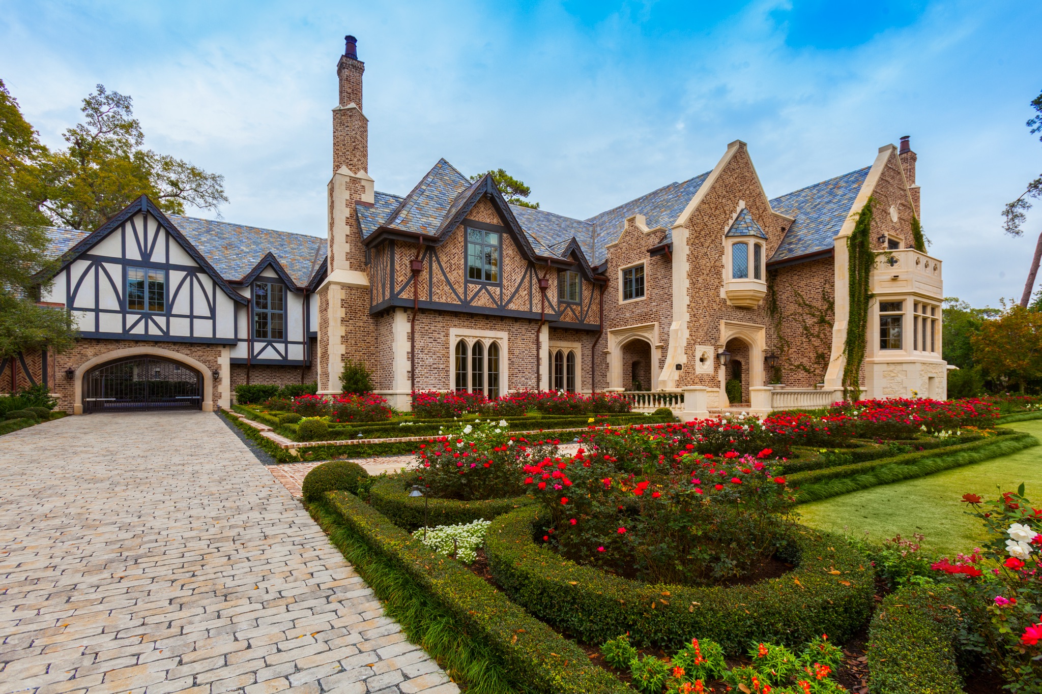 3996 Inverness in River Oaks mansion (Photo by Julie Soefer)