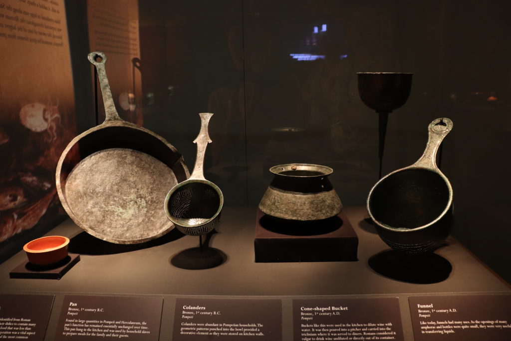 The exhibition contains artifacts of daily life in the city. 