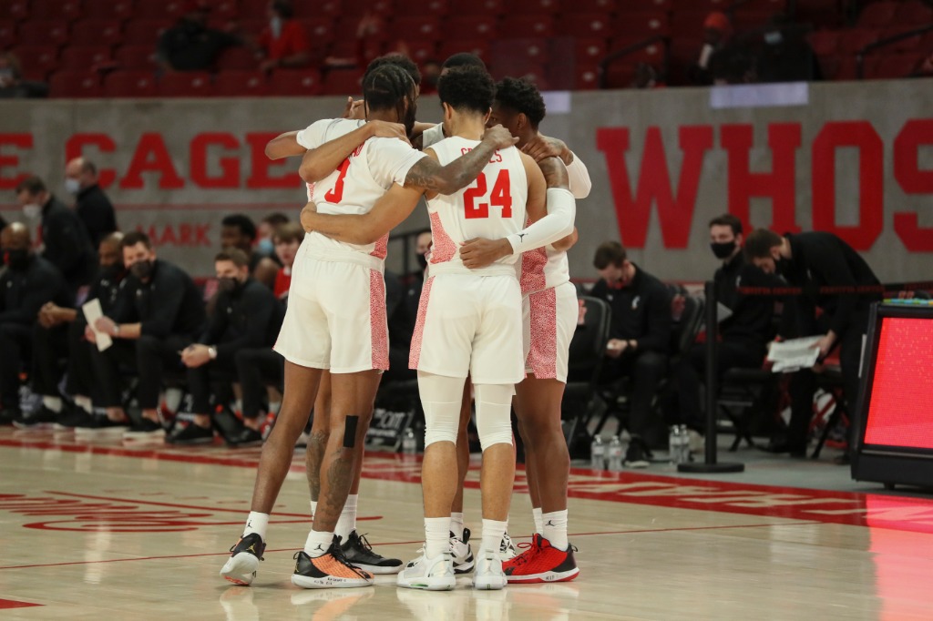 Kelvin Sampson's UH team is a very together group. (Courtesy UH Athletics)