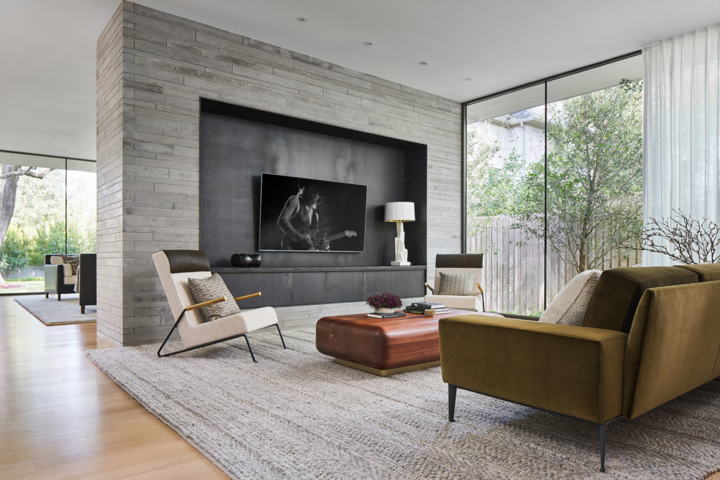 In the family room, Phase Design chairs. Mark Jupiter Daisy table. Clifton Carpets rug. George Sellers lamp. Steel wall niche by Smitharc Architects + Interiors. (Photo by Stephen Karlisch)
