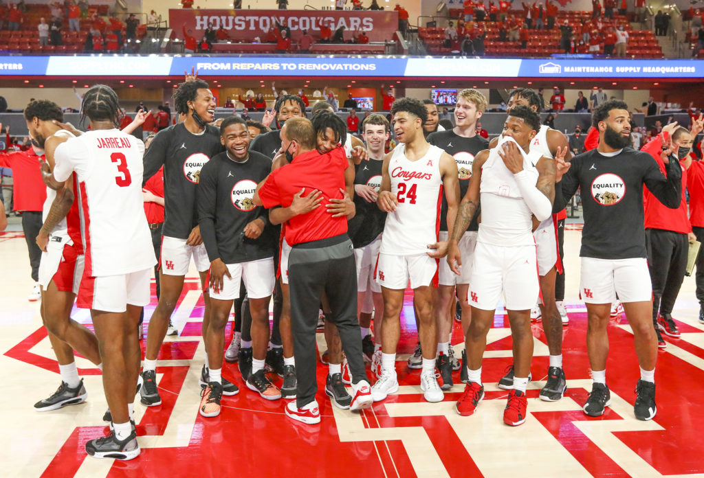 Houston coach Kelvin Sampson wrapped Tramon Mark up in a big hug.  (@UHCougarMBK)