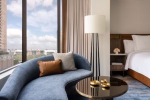 FS Houston Corner Rm Chaise v1 – Copy (Photo by Four Seasons Hotel Houston)