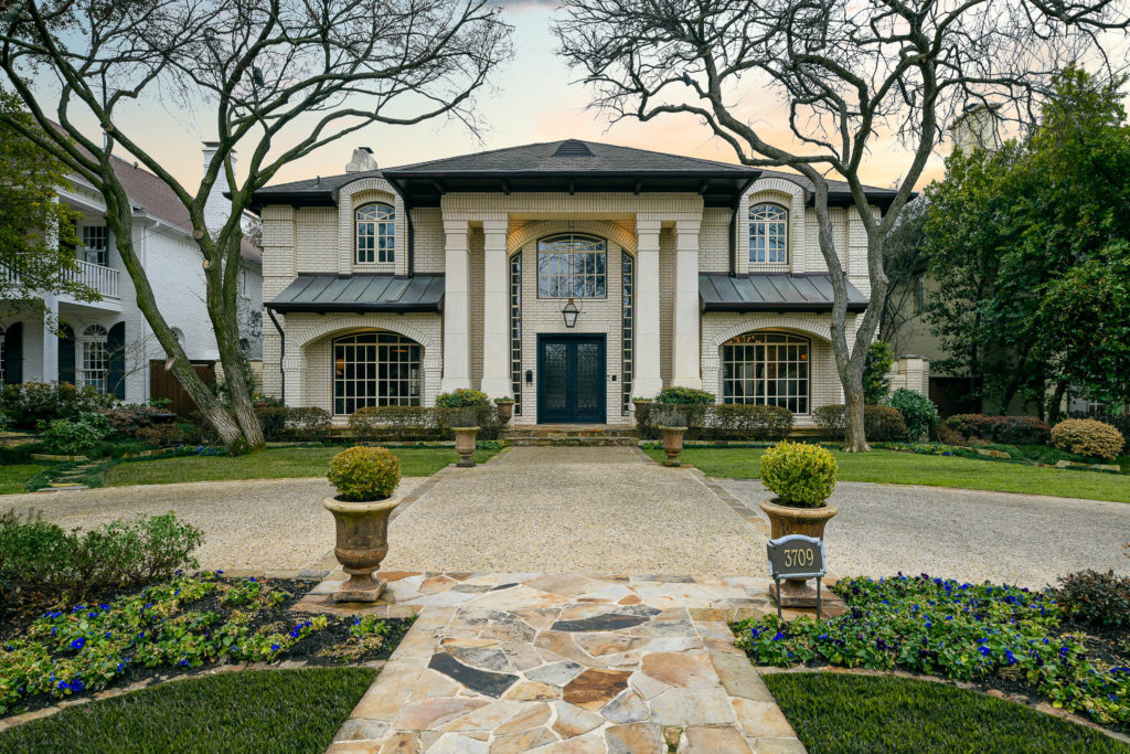 3709 Southwestern Boulevard ticks all the boxes.