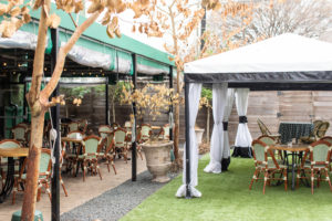 B.B. Lemon patio