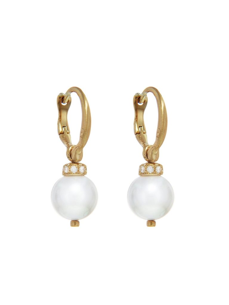HUM drop yellow gold and diamond earrings add a feminine touch.