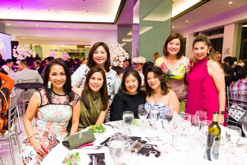 Dr. MyLinh Nguyen, Loan Phan, Frances Chenne, Mary Hoang, Kathy Ong, Dr. Lucy Nguyen, Katty Phan (Photo by Hung L. Truong Photography)