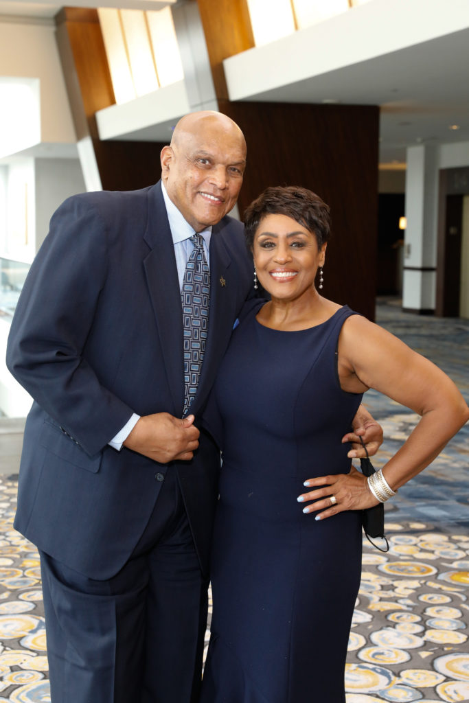 Lou Gregory & Linda Lorelle (Photo by Priscilla Dickson)